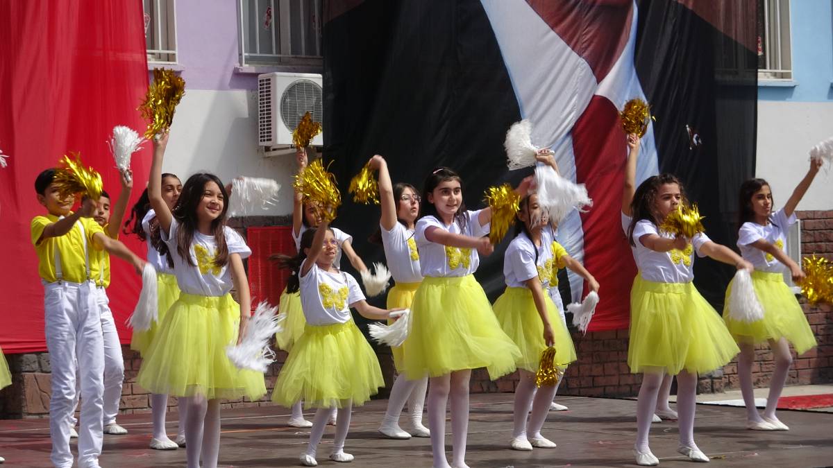 Şanlıurfa’da 23 Nisan kutlamalarında renkli görüntüler!