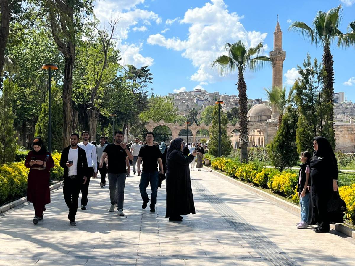Urfa'nın gözdesi Balıklıgöl’de bahar yoğunluğu!