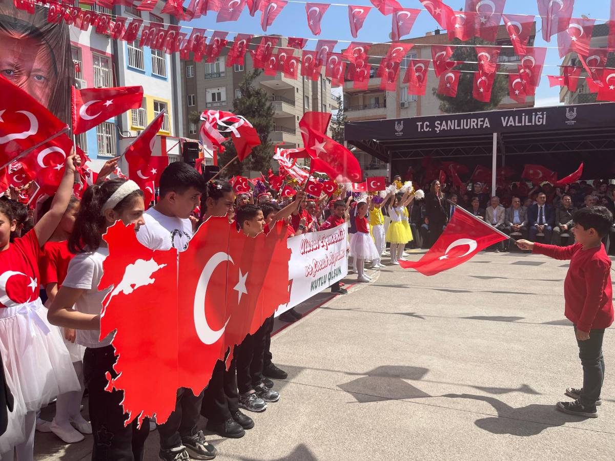 Şanlıurfa’da 23 Nisan kutlamalarında renkli görüntüler!