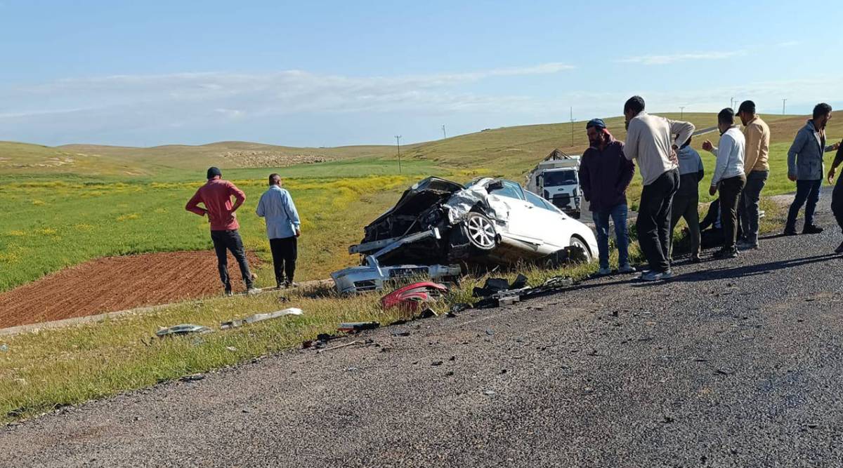 Urfa’da iki otomobil kafa kafaya çarpıştı! Yaralılar var!