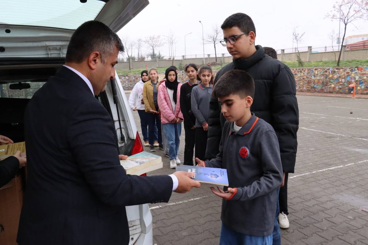 Büyükşehir'den Kütüphaneler Haftası'nda kitap okuma etkinliği!
