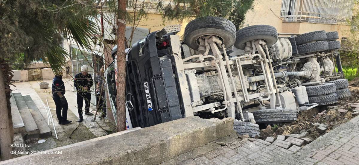 Şanlıurfa'da beton mikseri devrildi!