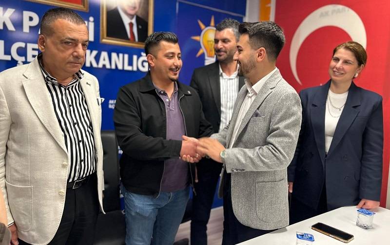 CHP'de sular durulmuyor: CHP'li Başkan istifa edip Ak Parti'ye geçti
