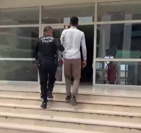 Plakayı söktü! Şov yaptı: Bedeli ağır oldu