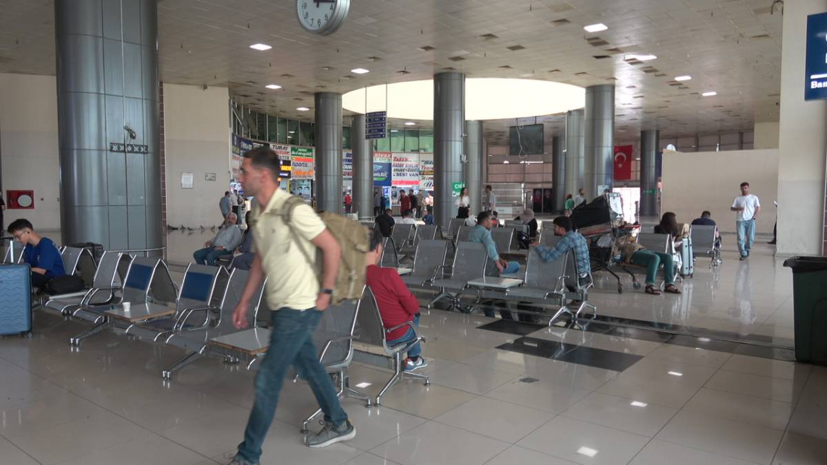 Şanlıurfa otogarında hareketlilik! Bayram öncesi bilet fiyatları yükseldi!