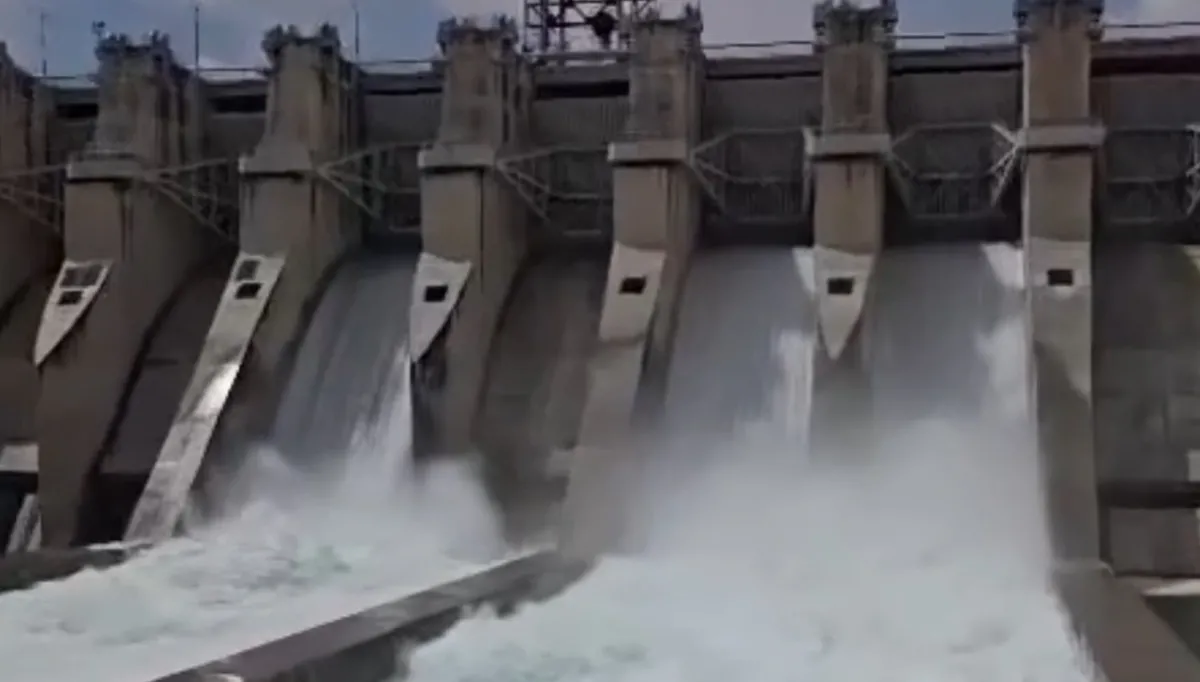Atatürk Barajı’nda 7 yıl sonra savaklar açıldı!