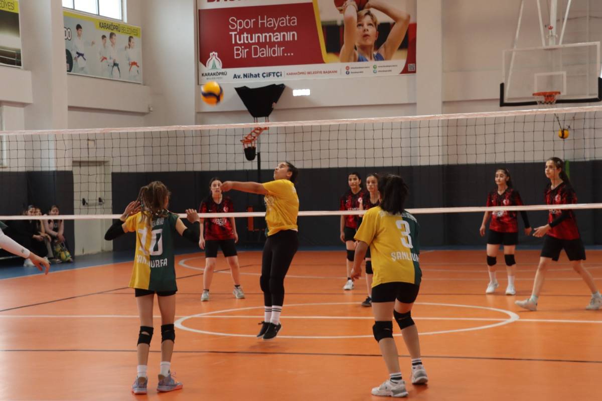Karaköprü'de voleybol heyecanı başladı!