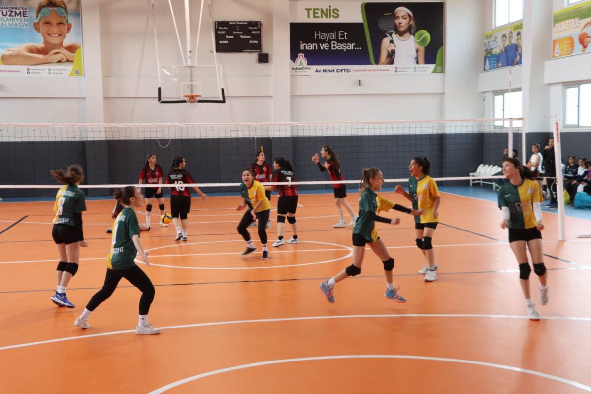 Karaköprü'de voleybol heyecanı başladı!