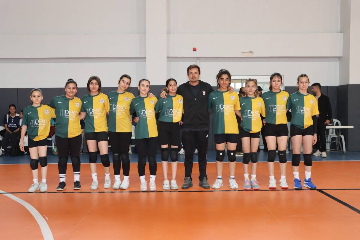 Karaköprü'de voleybol heyecanı başladı!