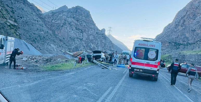 Düğün dönüşü kaza: Ortalık savaş alanına döndü ölü ve yaralılar var