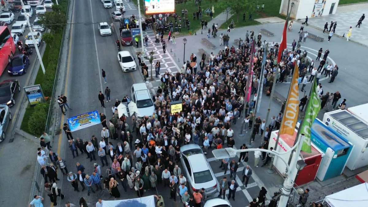 DEM Parti'den “Barışa Adım At” yürüyüşü düzenlendi!