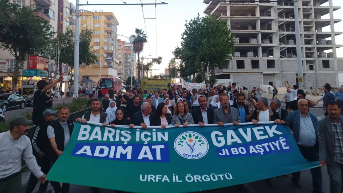 DEM Parti'den “Barışa Adım At” yürüyüşü düzenlendi!