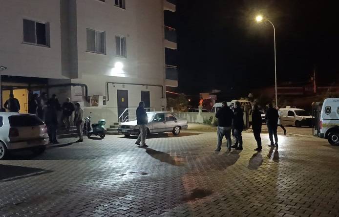 Evinin kapısında silahlı saldırıya uğradı!