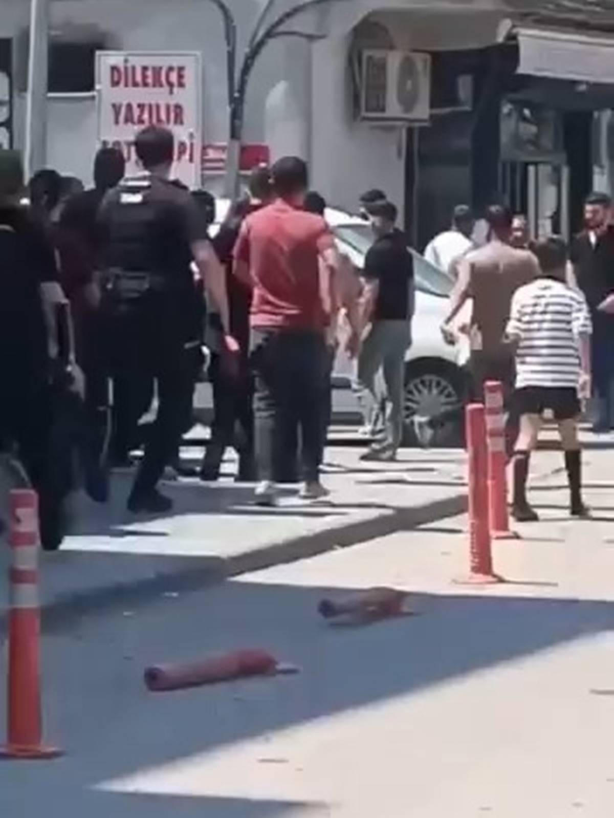 İki aile arasında taşlı, sopalı ve bıçaklı kavga: Çok sayıda gözaltı!