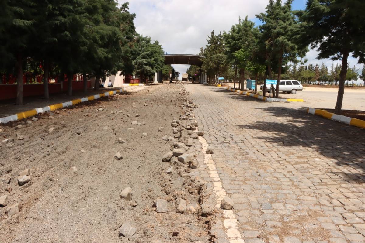 Urfa'da asri mezarlıktaki yollar yenileniyor!