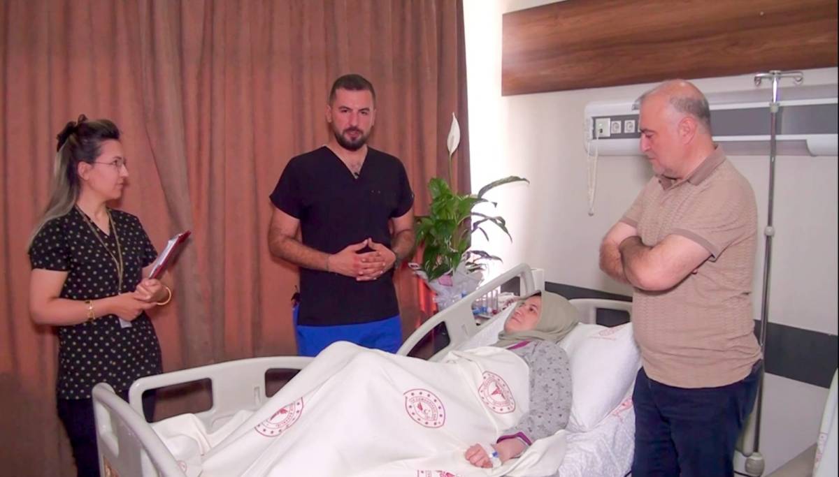 Karnından 29 santimetrelik kitle çıkarıldı!