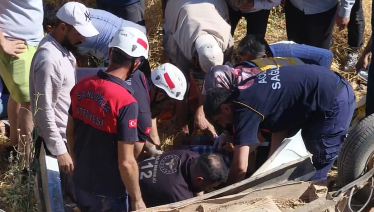 Urfa'da otomobil şarampole devrildi: Ölü ve yaralılar var!