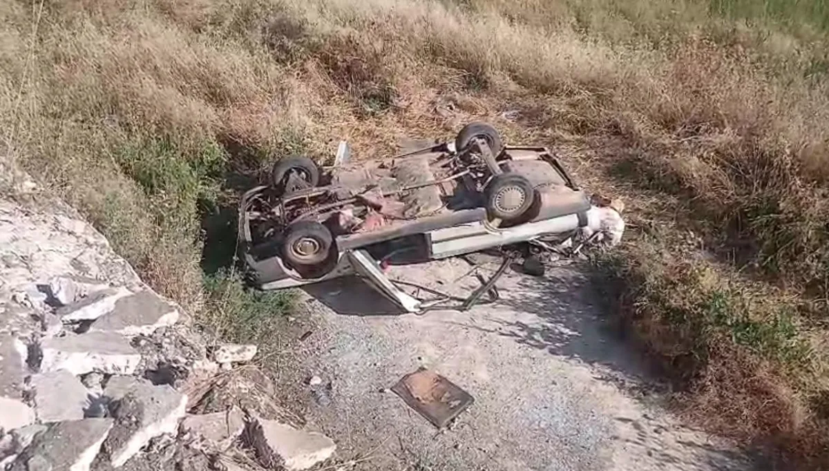 Urfa'da otomobil şarampole devrildi: Ölü ve yaralılar var!