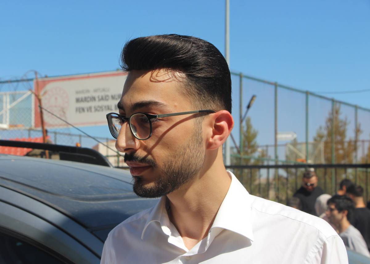 70 yaşındaki baba 25 yaşındaki oğlu ile sınava girdi!