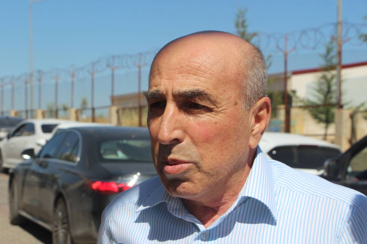 70 yaşındaki baba 25 yaşındaki oğlu ile sınava girdi!