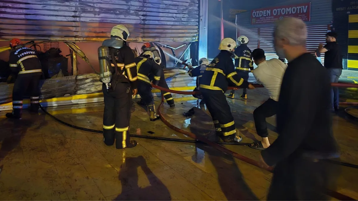 Şanlıurfa’da korkutan yangın: İki iş yeri kullanılamaz hale geldi