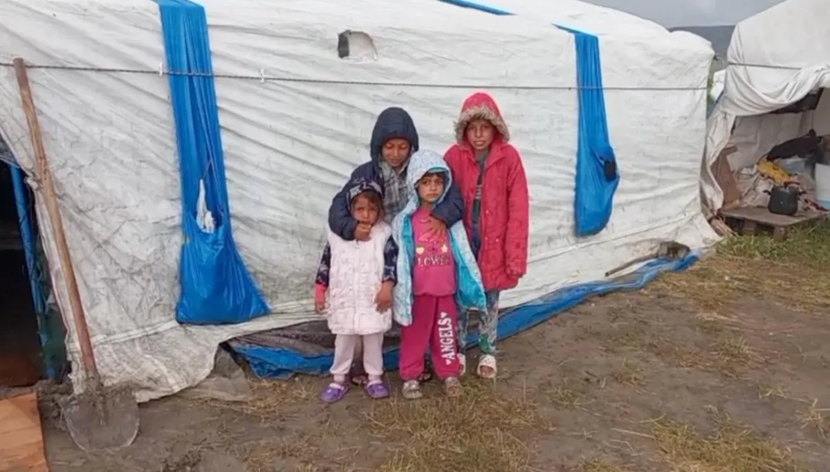 Çadırlarını su basan mevsimlik işçiler yardım bekliyor!