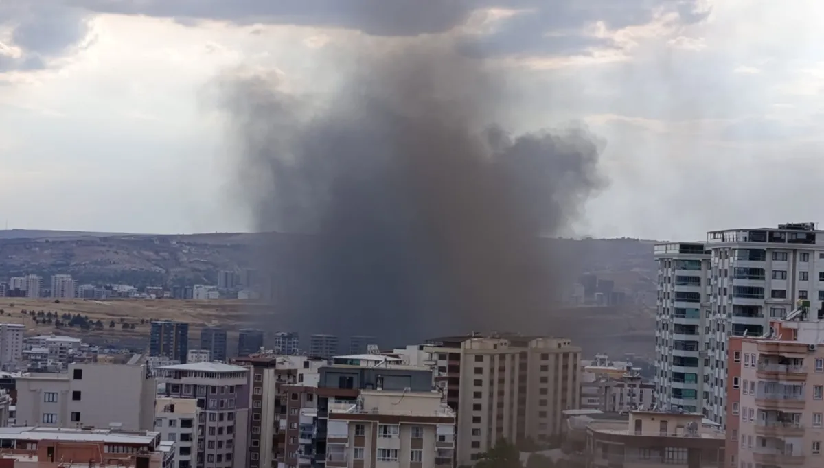 Urfa'da korku dolu anlar: Alevler binayı sardı!