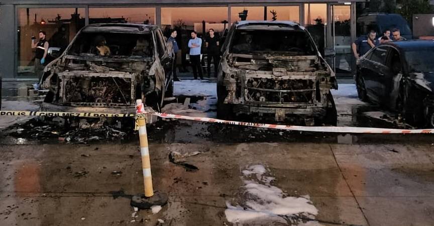 50 milyon TL değerindeki otomobiller cayır cayır yandı!