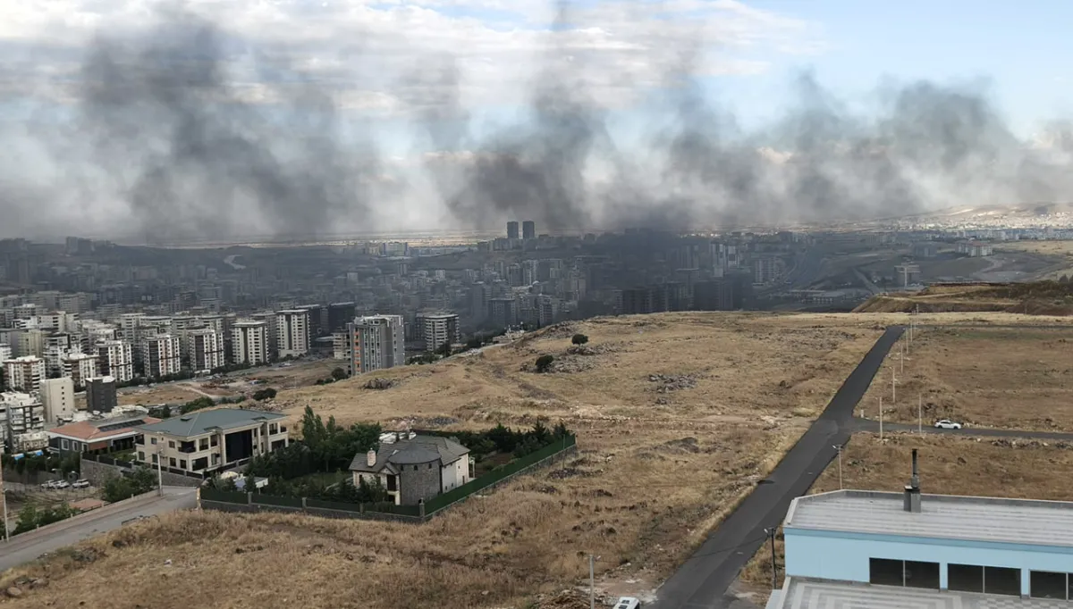 Urfa'da korku dolu anlar: Alevler binayı sardı!
