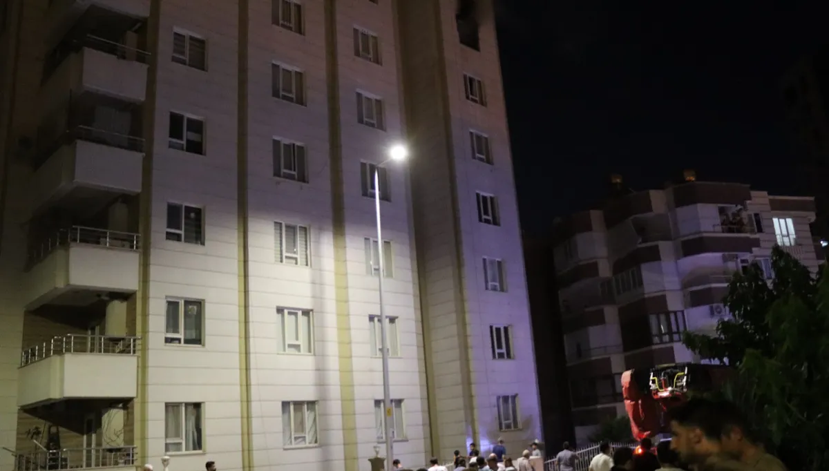 Urfa'da 9 katlı binada korkutan yangın!