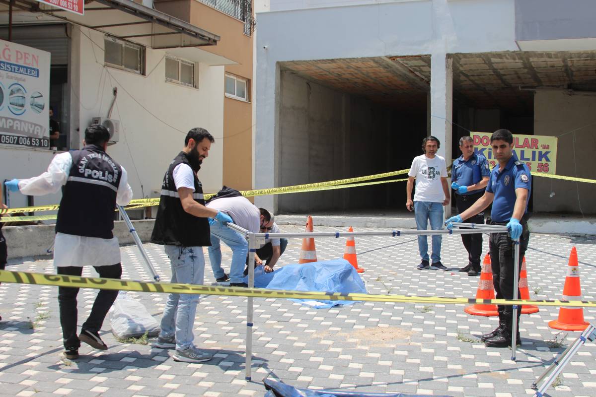 Emekli polis öz oğluna kurşun yağdırdı! O anlar kamerada!