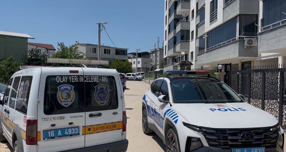 Oğlunun önünde defalarca bıçakladı!