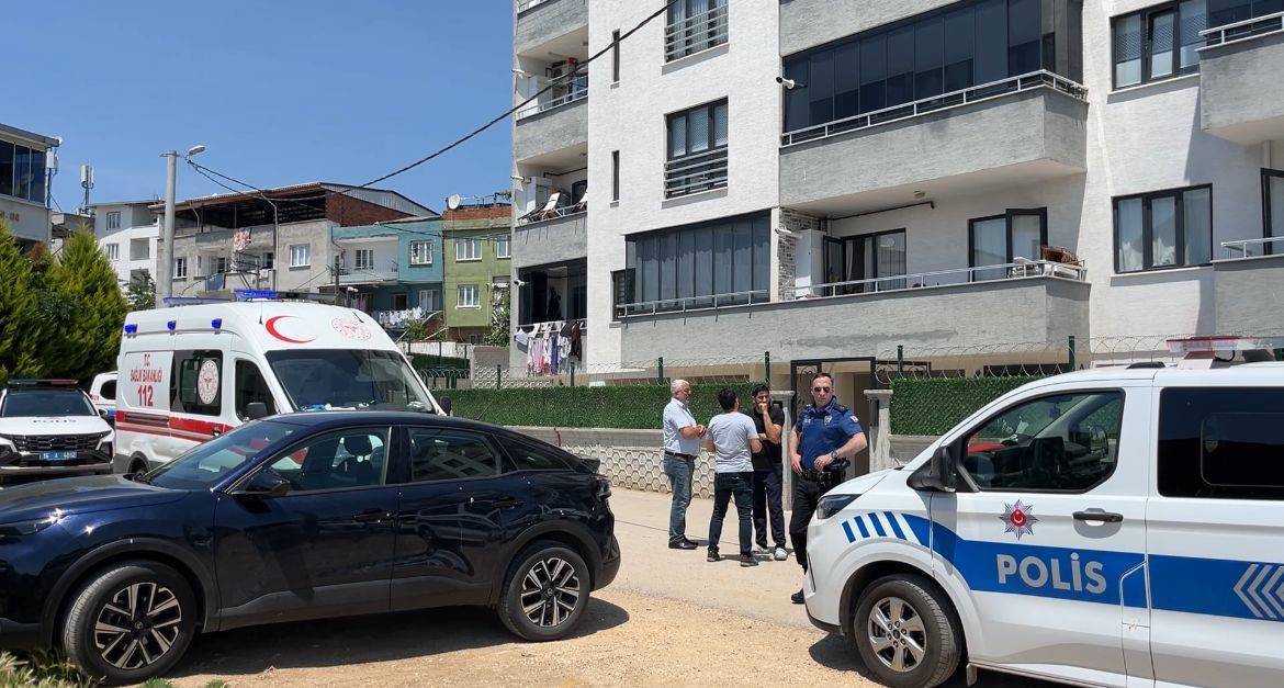Oğlunun önünde defalarca bıçakladı!
