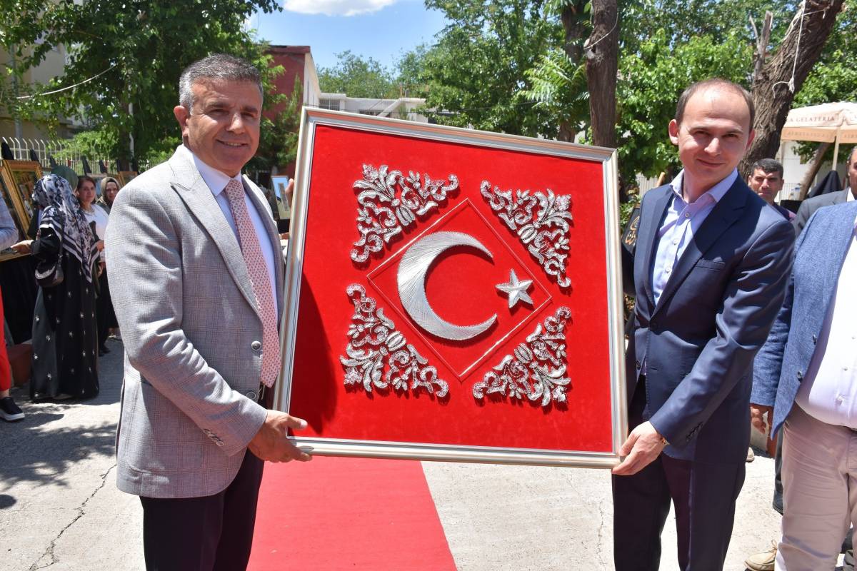 Siverek’te hayat boyu öğrenme haftasında el emeği ürünler sergilendi!