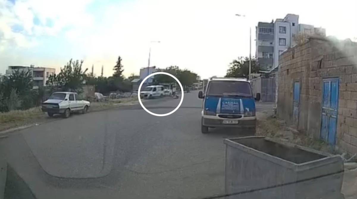 Urfa'da aracın çarptığı bisikletli çocuk yaralandı: O anlar kamerada!
