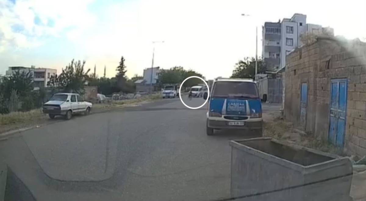 Urfa'da aracın çarptığı bisikletli çocuk yaralandı: O anlar kamerada!