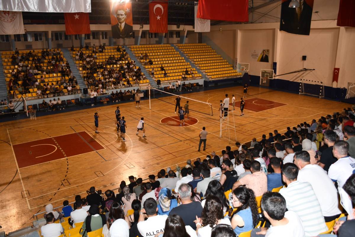 Siverek’te öğretmenler arası voleybol turnuvası sona erdi!
