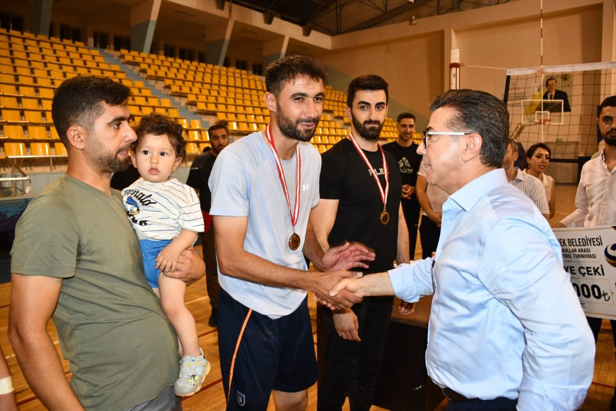 Siverek’te öğretmenler arası voleybol turnuvası sona erdi!