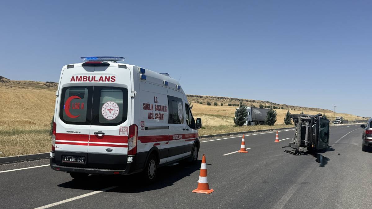 Diyarbakır'da otomobil ile hafif ticari araç çarpıştı.