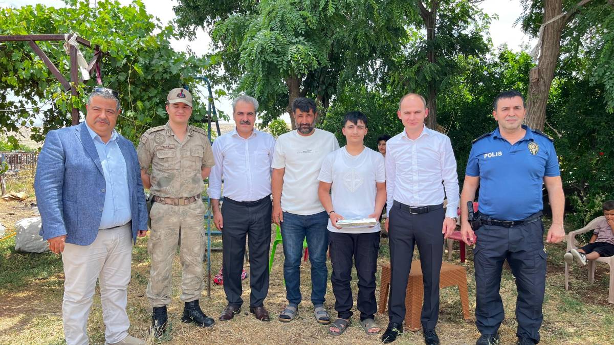 Okul saldırısında yaralanan öğrencilere karneleri evlerinde verildi