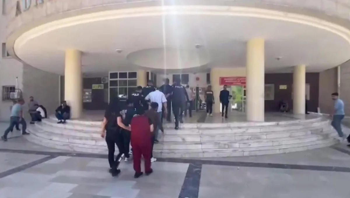 Urfa'da vatandaşları iş bulma vaadiyle dolandıran 5 kişi tutuklandı!