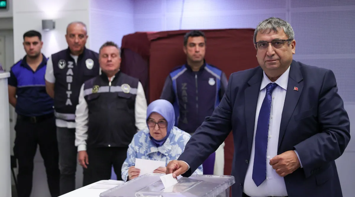Buca Belediyesi'nde Başkanvekili CHP'li Hüseyin Benzer oldu!