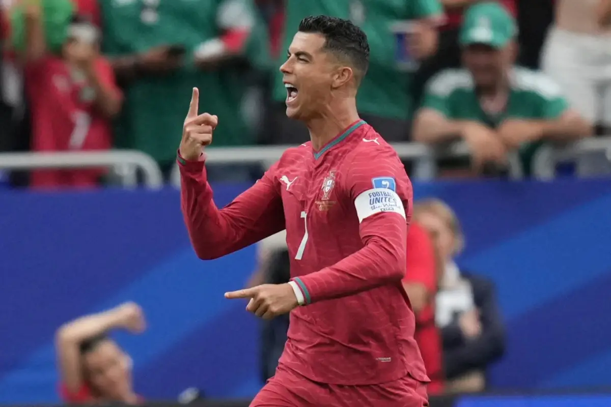 Cristiano Ronaldo tarihe geçti, Portekiz 5-0’la güldü