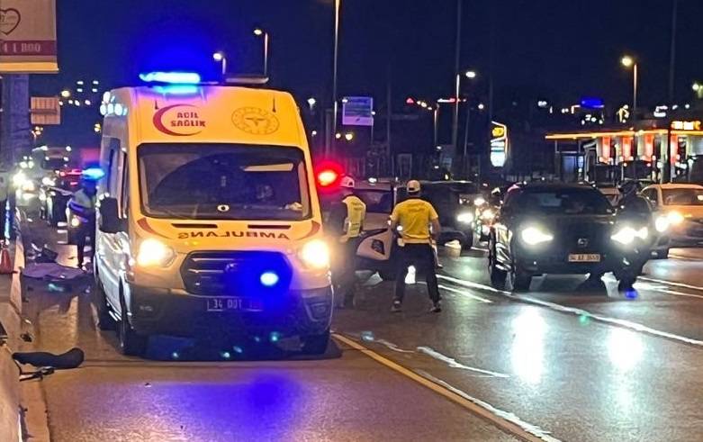 Kontrolden çıkan motosiklet direğe çarptı: 2 ölü