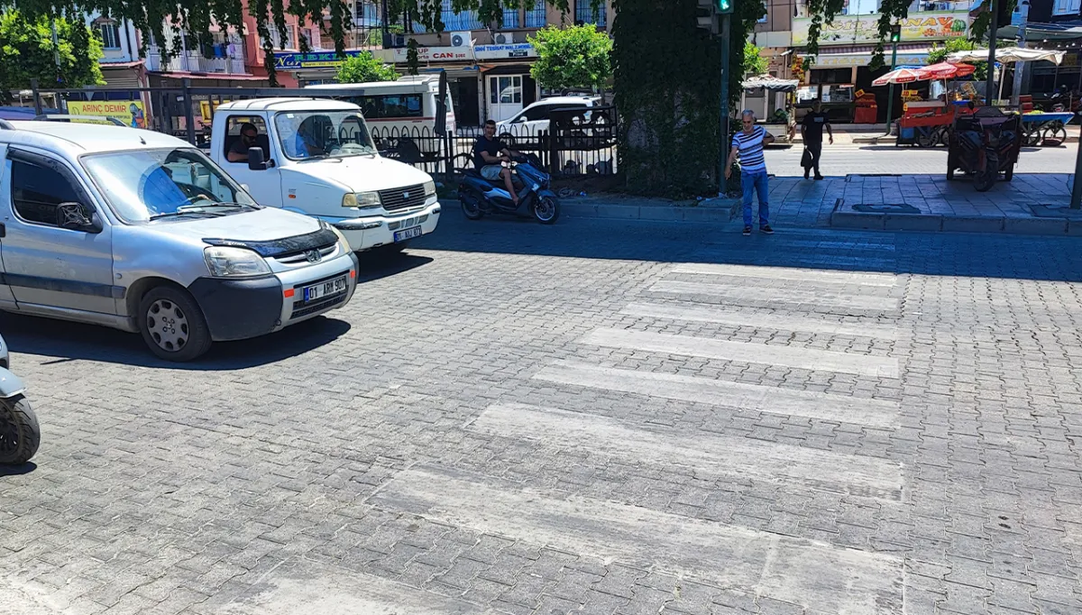 Adana'da feci kaza: İki aracın altında kaldı!
