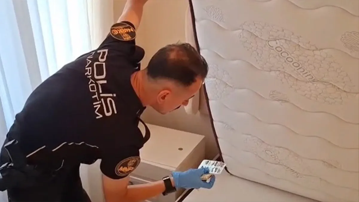 Zehir tacirlerine ağır darbe: Çok sayıda göz altı!