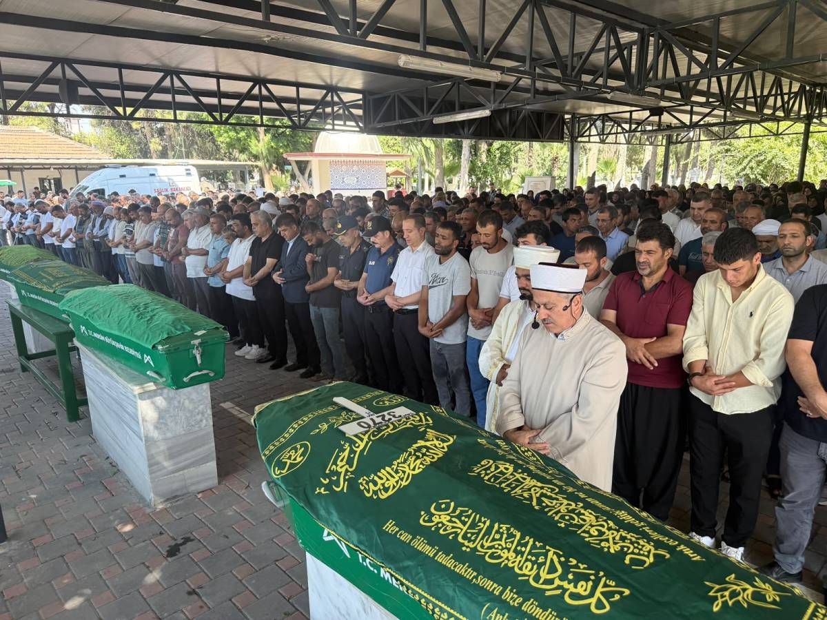 Mersin'de denizde boğulan Urfalı aile gözyaşlarıyla defnedildi!