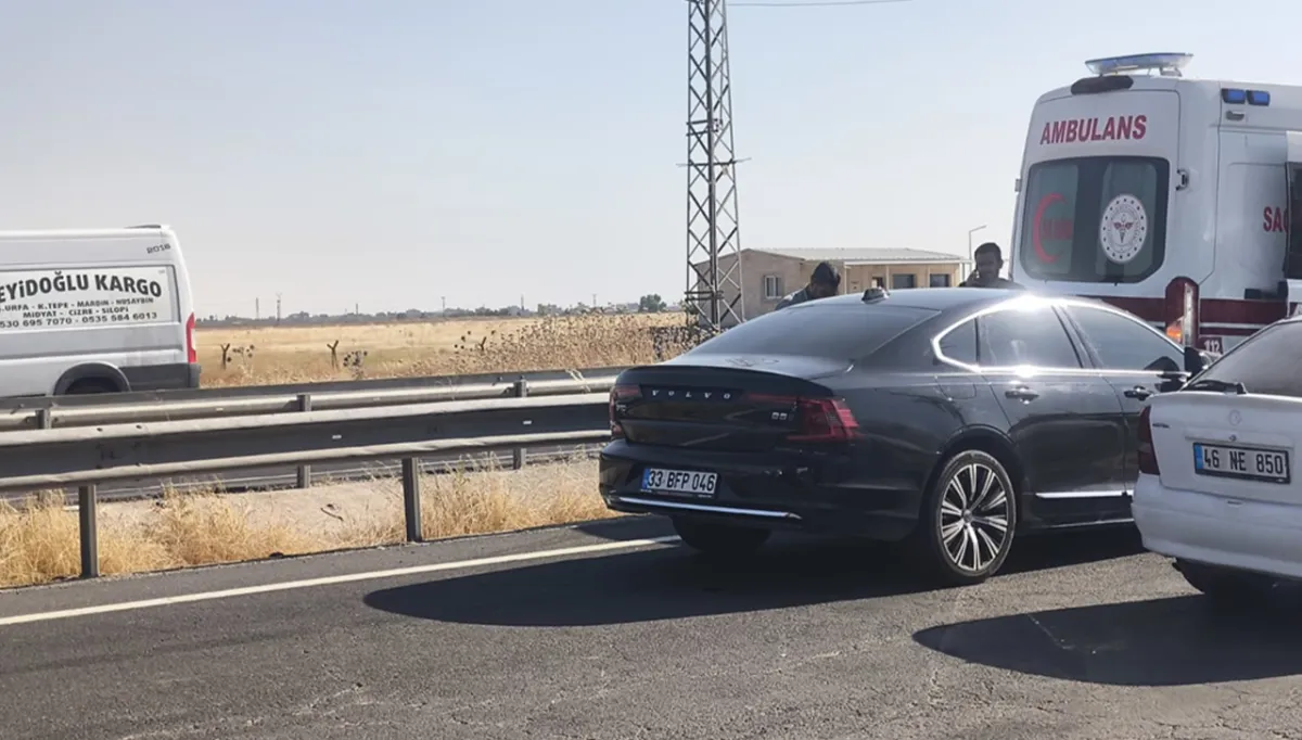 Ambulans zincirlemeye kazaya karıştı: Yaralılar var!