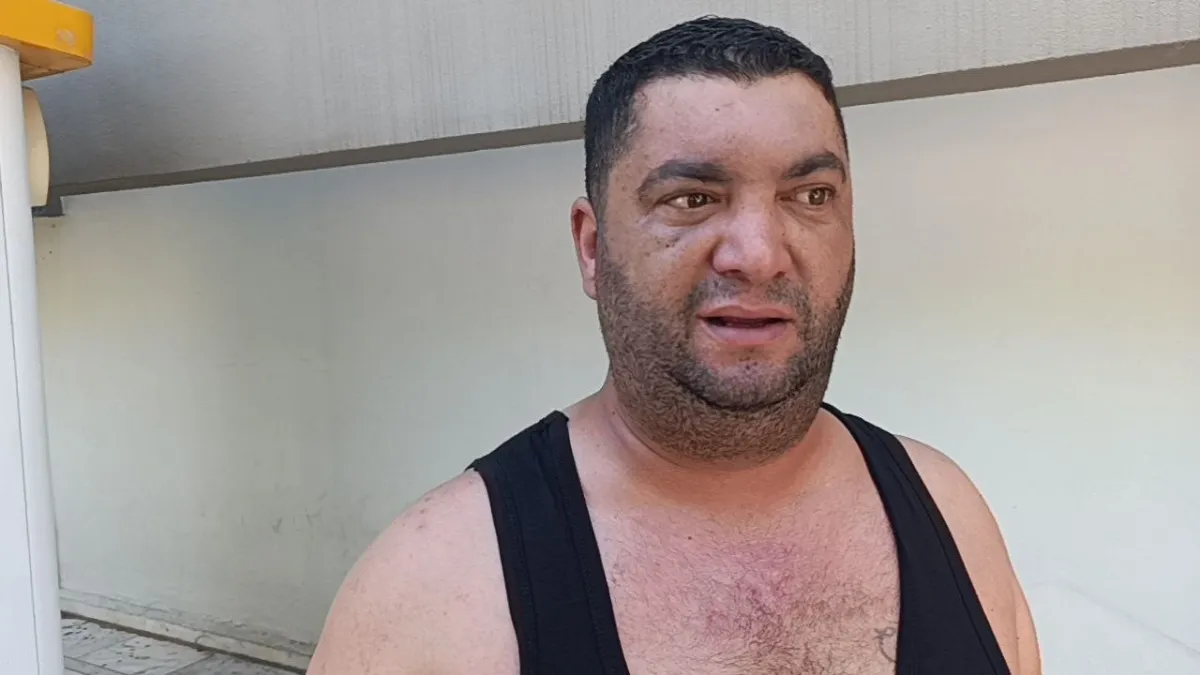 Yüz binlerce lira ceza yedi: Belediye binası önünde benzin döküp yaktı!