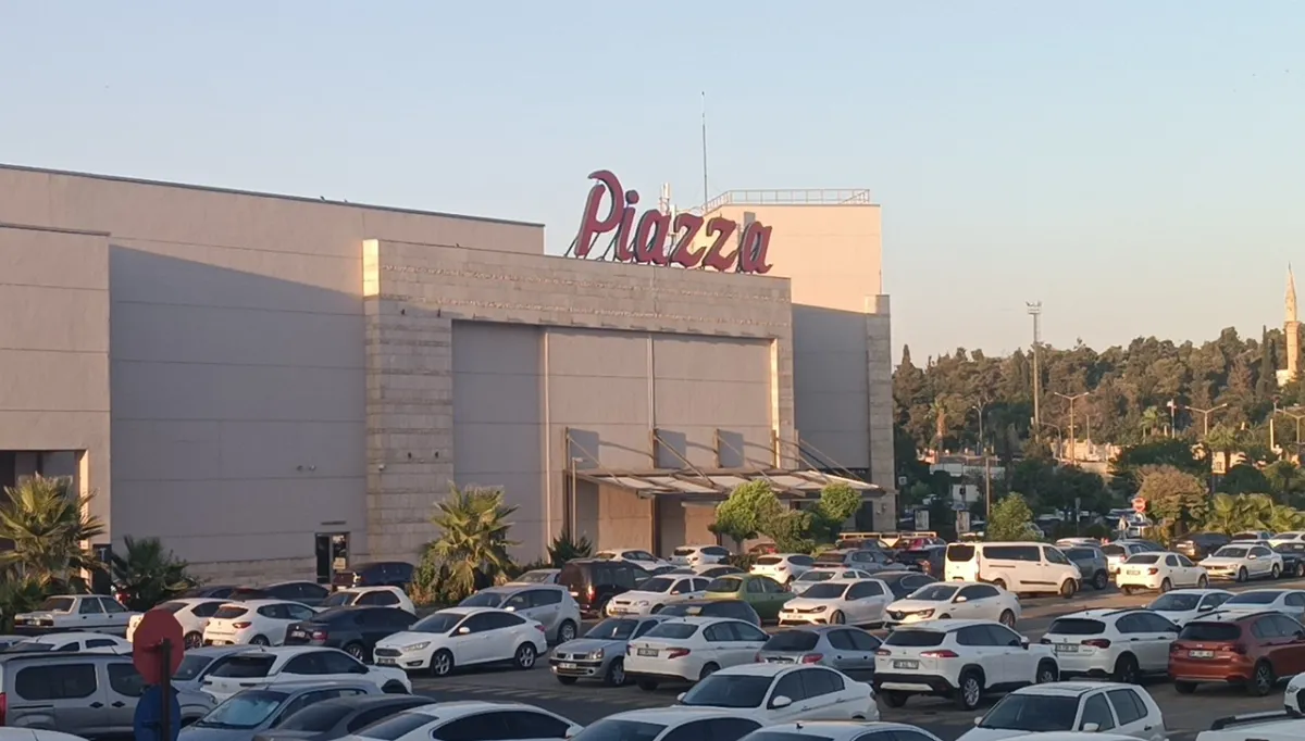 Urfa'da AVM'nin otoparkında erkek cesedi bulundu!